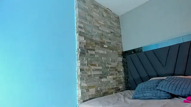 LUCIA_KHAN webcam