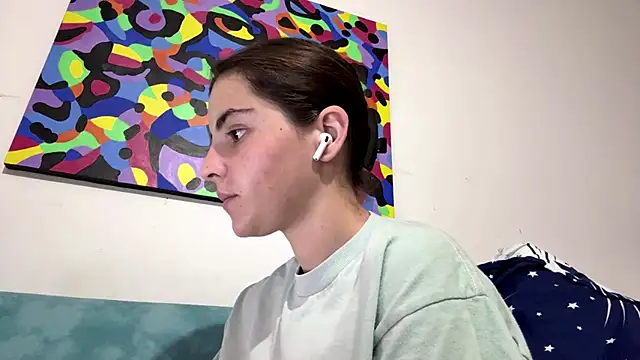 MarisaKomar webcam
