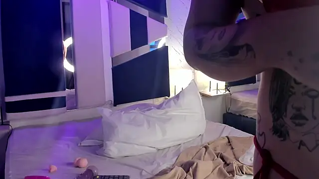 NicolleSkye webcam