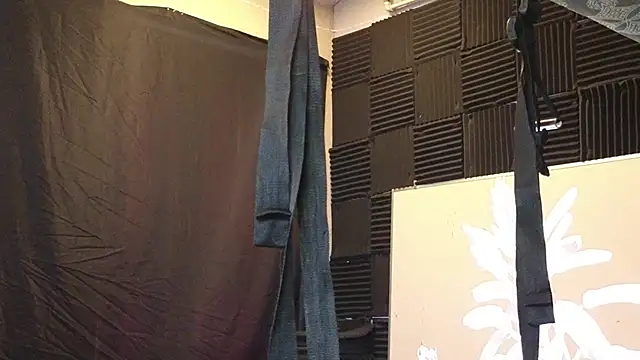April_Strife webcam