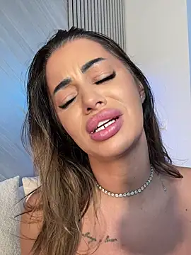 Watch KirstieVegas live on EroticFlix - High definition streams
