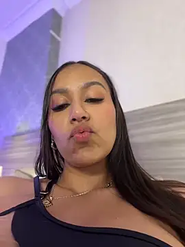 Watch MiilaBlake live on EroticFlix - High definition streams