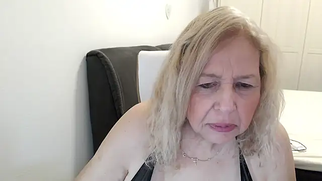 SusiLifeXXX webcam