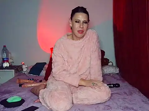 Watch Juicy_Lucy live on EroticFlix - High definition streams