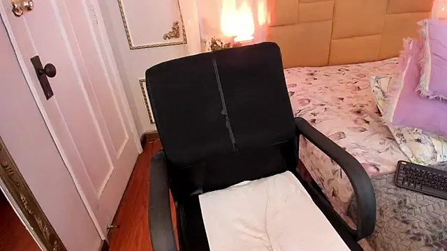 cris_milk webcam