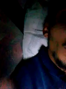 NaughtyGuy0071 webcam