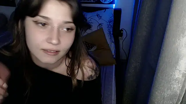 AlienforTwenty webcam