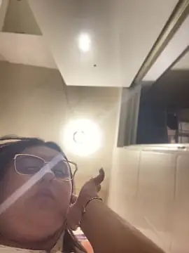 KaroVelvet live cam on StripChat