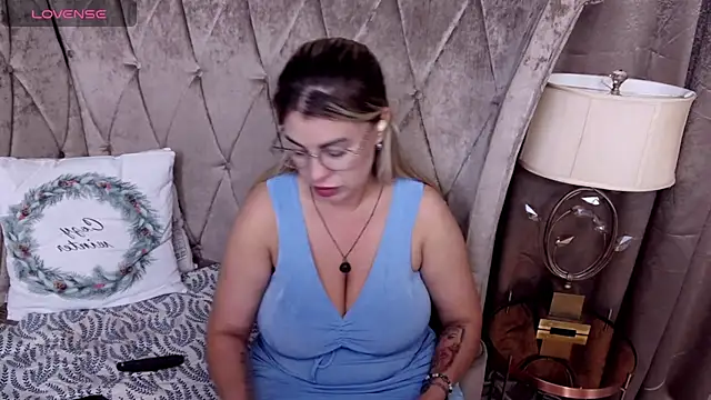 BustyGizelle webcam
