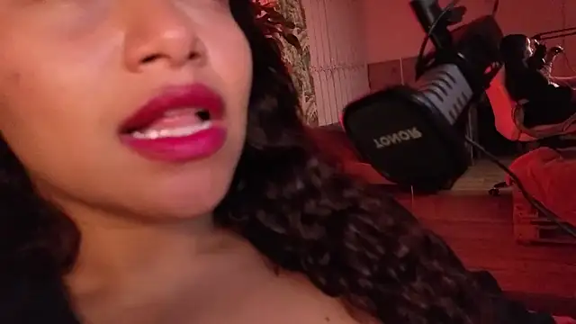 loly_marce webcam