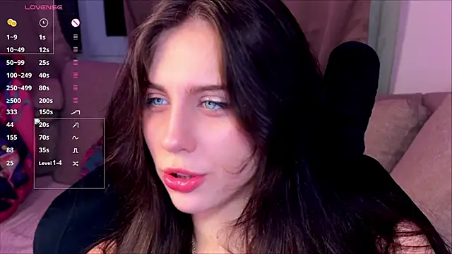 luna_dreamxx live cam on StripChat