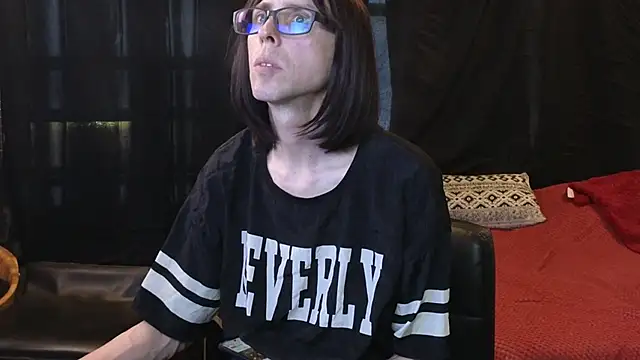 April_Strife webcam