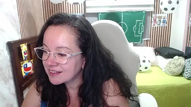 Watch Sonialorens_ live on EroticFlix - High definition streams
