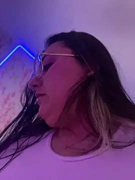 Watch KaroVelvet live on EroticFlix - High definition streams
