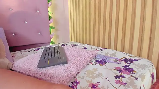 Watch lovely__kiss__ live on EroticFlix - High definition streams