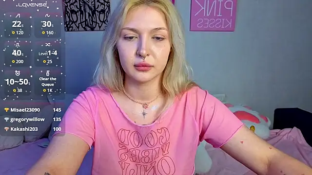 Watch BlondieSummer live on EroticFlix - High definition streams