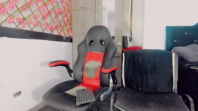 Thiara_veky_ webcam