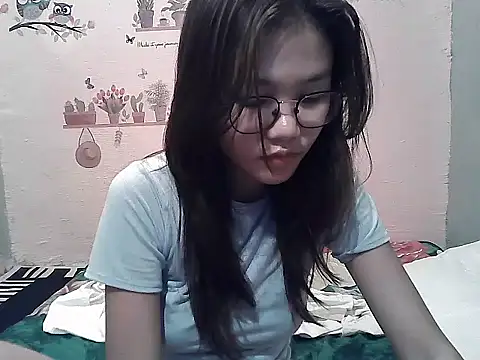 ClassyCrushpinay live cam on StripChat