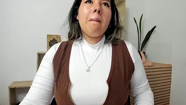 LinaBrowm webcam