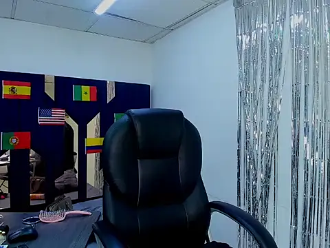 Aisha_hotts777 webcam