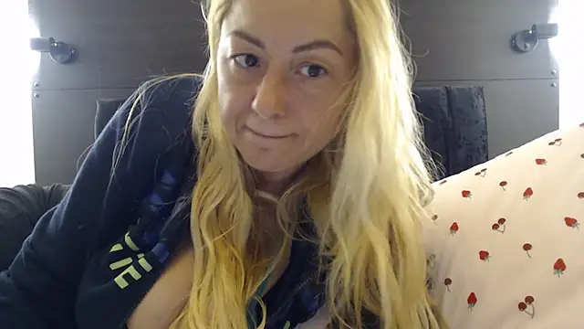 _karolynesyera_ webcam