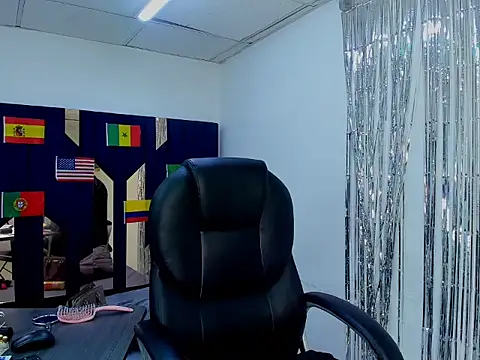 Aisha_hotts777 webcam