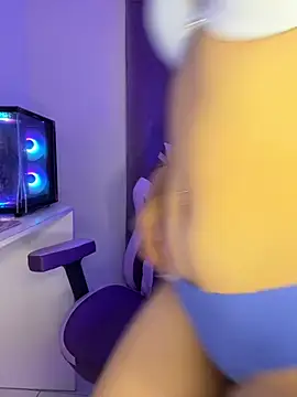 Megaan_11 webcam
