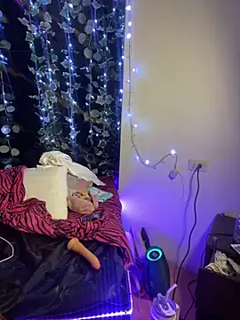 Watch Ashly_cutee live on EroticFlix - High definition streams