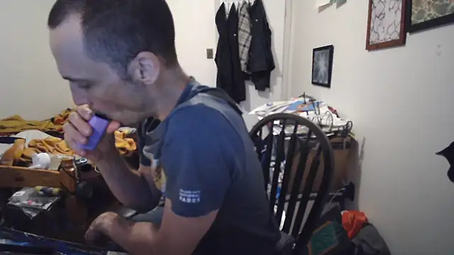 JohnnyMoves webcam