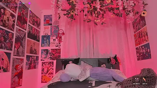 MissCurvyTop webcam