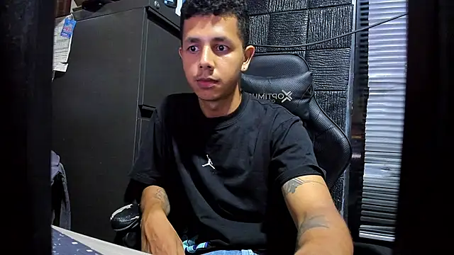 boy_bigcock24cm webcam