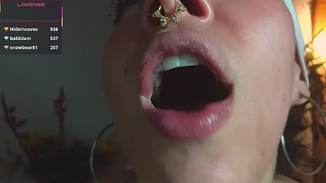 bri_von_dhara__ webcam