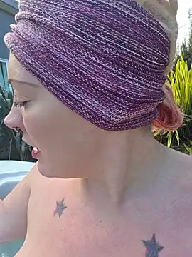 PinkTheHawk webcam