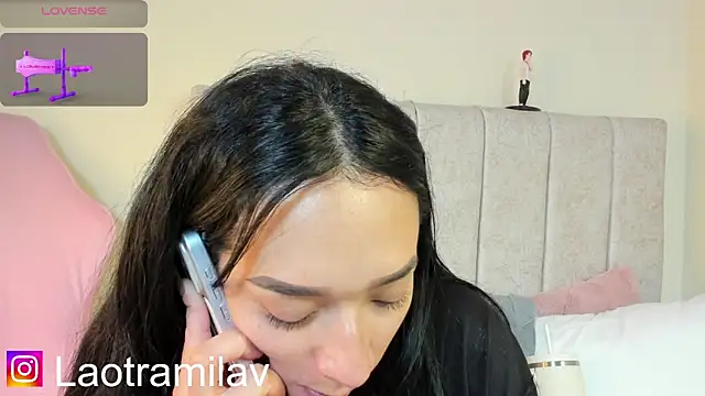 MilaVelour webcam
