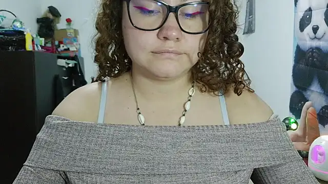 curly_greeneyed webcam