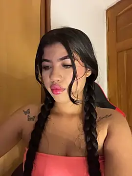 Luna_20x live cam on StripChat
