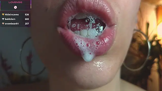 bri_von_dhara__ webcam