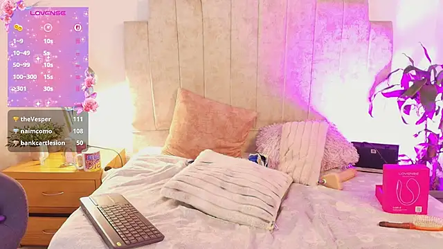 Emily_hall19 Live Webcam on Stripchat