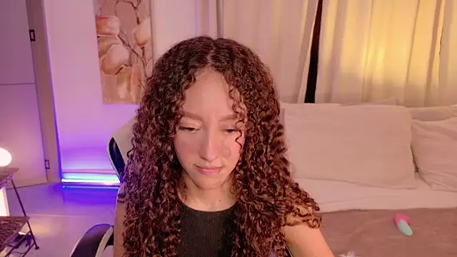 chloemoreti - ChloeMoreti's free webcam - UK Sex Cams