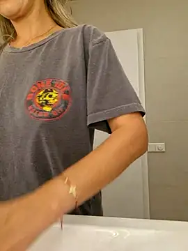 CelynaRoss webcam