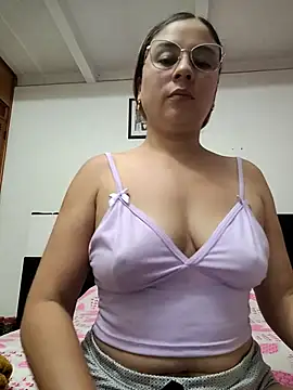 Watch selena_gomez2 live on EroticFlix - High definition streams