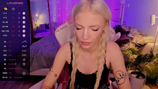 AnyaTaylor_ webcam