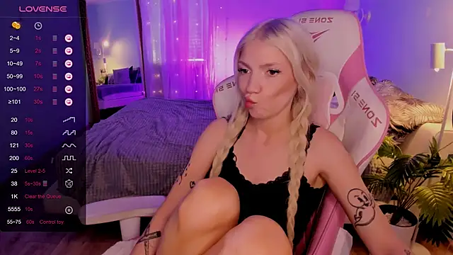 AnyaTaylor_ webcam
