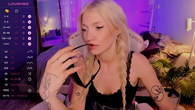 AnyaTaylor_ webcam