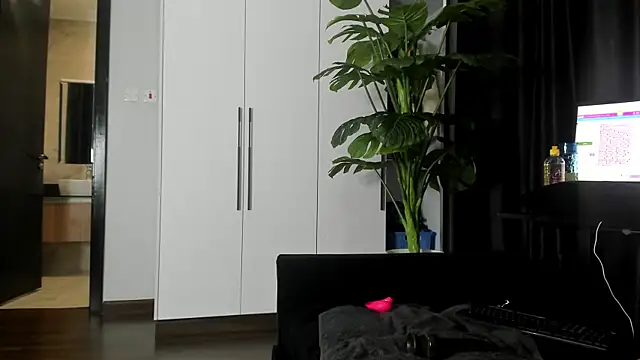 naughty_bigass webcam