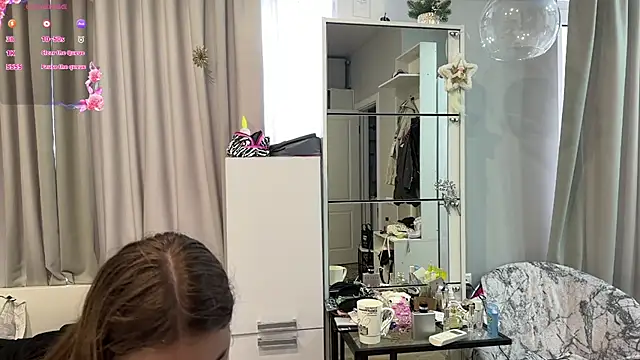 selena_favn webcam