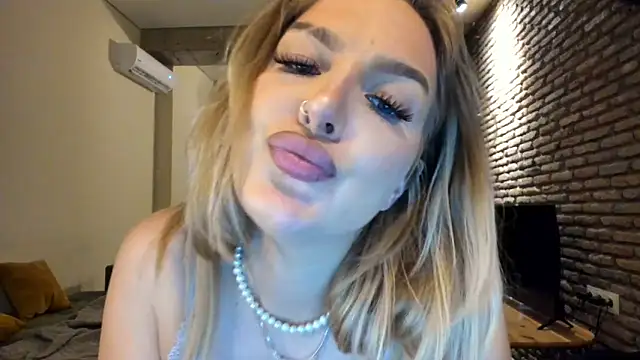 fifteenpoem - Fifteenpoem's free webcam - UK Sex Cams