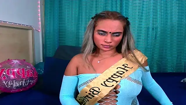 sexyindianchic live cam on StripChat