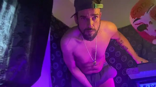 Guyst049 webcam