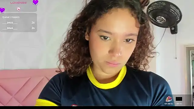 curly_babe webcam